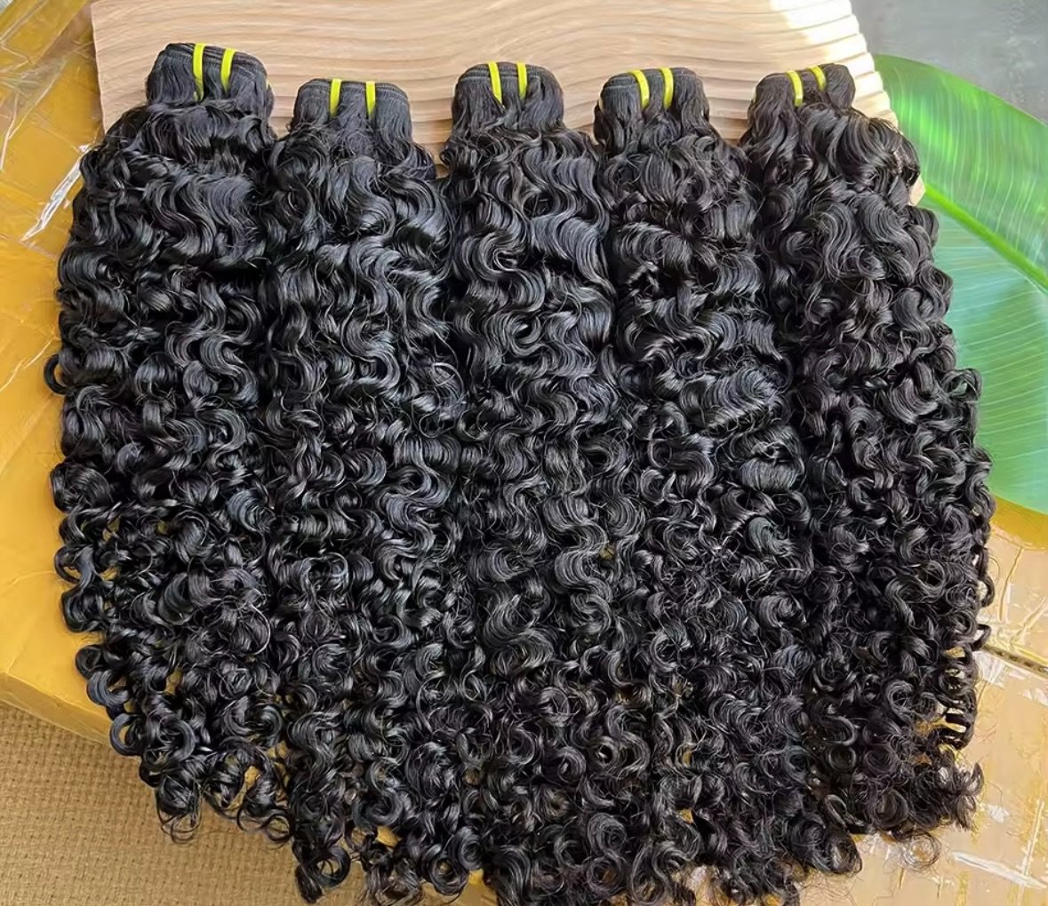 BURMESE CURLY À CLIP,  VIRGIN HAIR